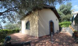 Acitrezza villetta monovano in stile rustico