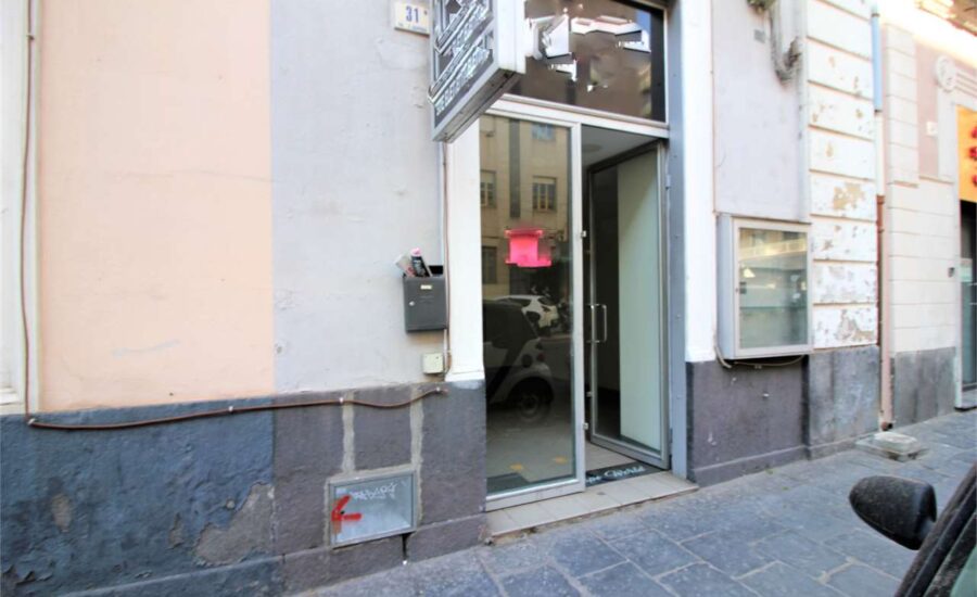 Via Giuffrida bottega 43 mq. con soppalco mq. 30