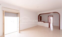 Appartamento 106 mq Aci Catena con box