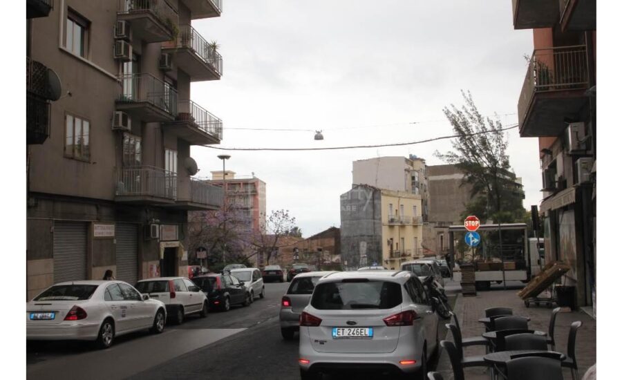 Via Palazzotto Bottega 50 mq una vetrina