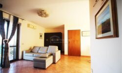 Aci Trezza 3 vani arredato con garage