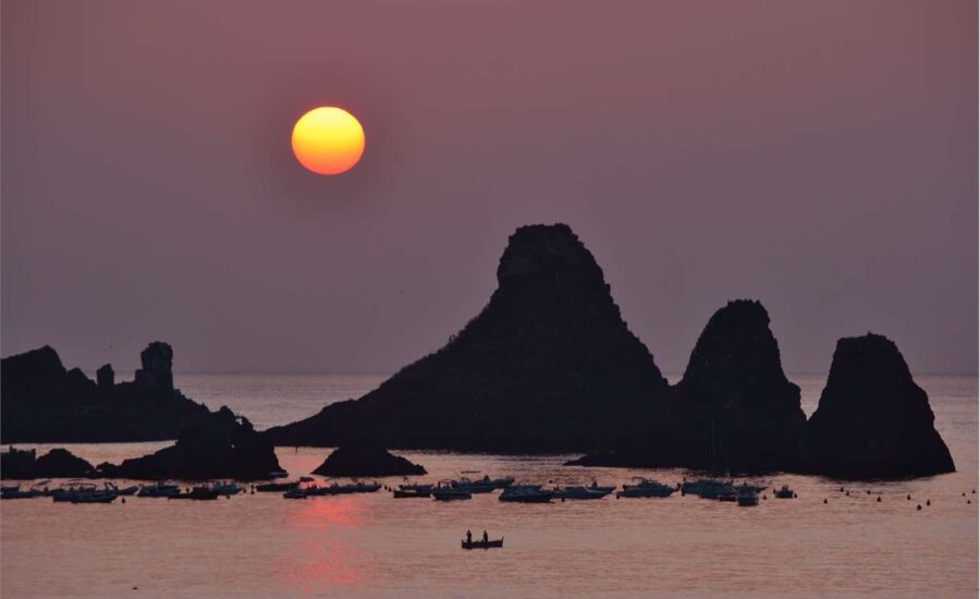 Aci Castello 3 vani arredato vista mare