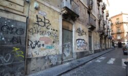 Catania centro storico bottega 200mq sette luci