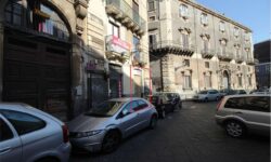 Catania centro storico bottega 200mq sette luci