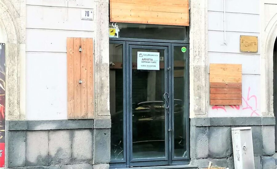 Via V. Emanuele bottega mq. 40 una vetrina