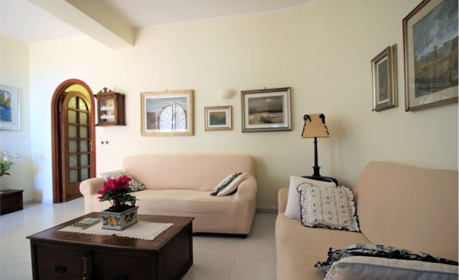 Aci Trezza mq. 100 arredato con box auto