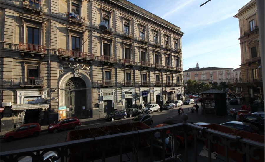 Via Gemmellaro BOTTEGA mq. 100 + 50mq suolo pubb.