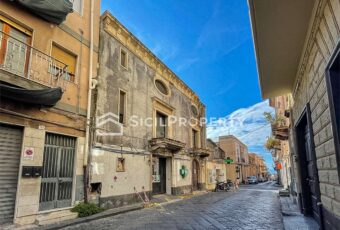 Misterbianco centro Palazzetto da completare
