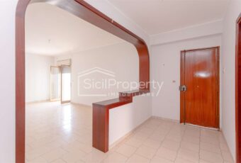 Appartamento 106 mq Aci Catena con box