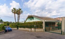 Aci Sant’Antonio, villa singola con piscina