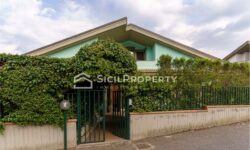 Aci Sant’Antonio, villa singola con piscina