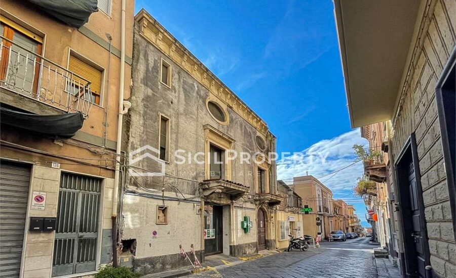 Misterbianco centro Palazzetto da completare