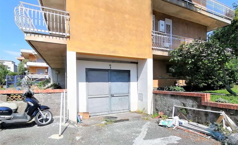 Via Varese locale deposito mq. 170