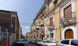 Catania Via Gallo quadrivani con terrazzo