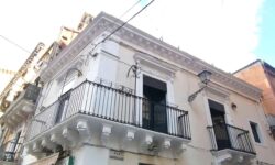 Via Gemmellaro BOTTEGA mq. 100 + 50mq suolo pubb.