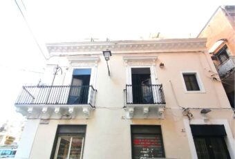 Via Gemmellaro BOTTEGA mq. 100 + 50mq suolo pubb.