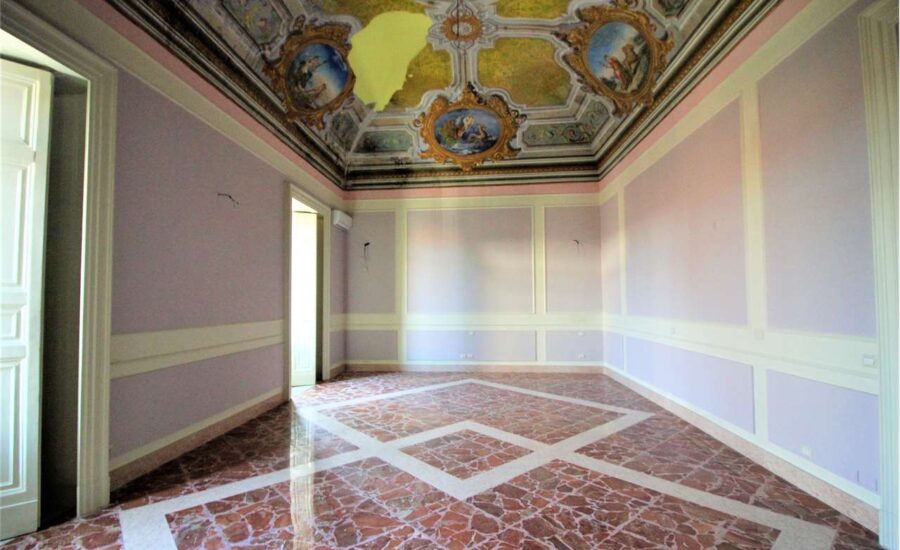 Trecastagni porzione di palazzo storico mq. 280