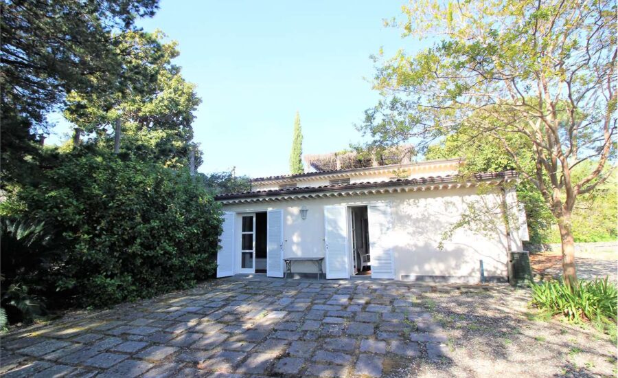 Depandance in villa 85mq. con parco e piscina