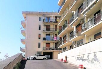 Via Fiume/De Caro box auto mq. 21