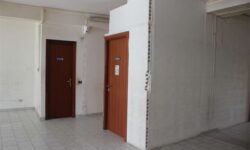 Via Carrubella bottega 330 mq. divisibile