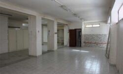 Via Carrubella bottega 330 mq. divisibile