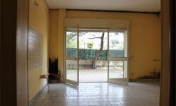 Via Carrubella bottega 330 mq. divisibile