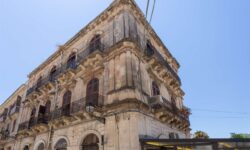 Ortigia palazzetto storico vista mare