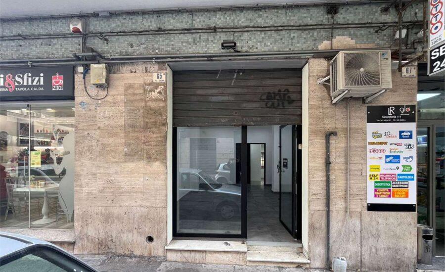 Via Cagliari Bottega 1 vetrina 50 mq