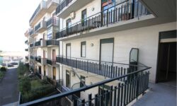 Aci Catena apt 100 mq piano primo