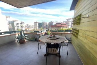 Zona Corso Italia Attico arredato +Terrazzo e Box