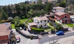 TRECASTAGNI VILLA SINGOLA IN OTTIME CONDIZIONI