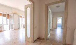 Piazza Europa 125mq con garage semi arredato