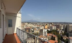 Catania Via Cervignano elegante ufficio/studio professionale mq.113 panoramicissimo