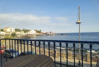 Capomulini, Via Garitta, arredato mq.45 sul mare