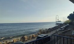 Capomulini, Via Garitta, arredato mq.45 sul mare