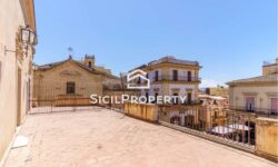 Militello Val di Catania Appartamento con terrazzo Palazzo Liggieri