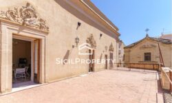 Militello Val di Catania Appartamento con terrazzo Palazzo Liggieri