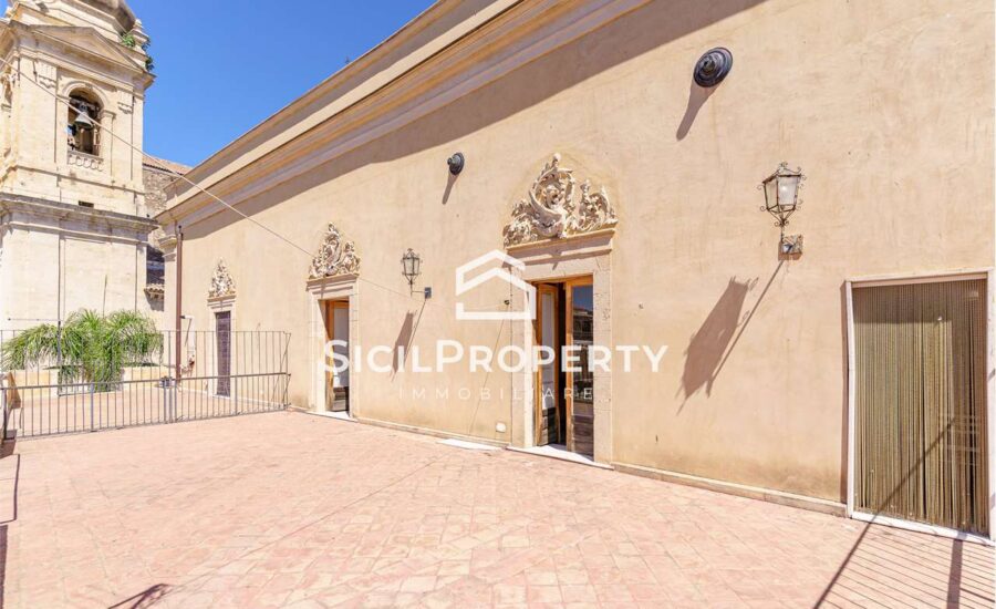 Militello Val di Catania Appartamento con terrazzo Palazzo Liggieri