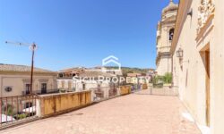 Militello Val di Catania Appartamento con terrazzo Palazzo Liggieri