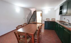 Appartamento su due livelli Vampolieri con terrazz