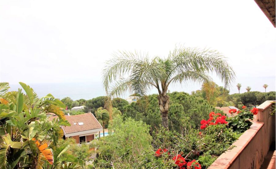 Capomulini appartanvilla arredata mq. 100