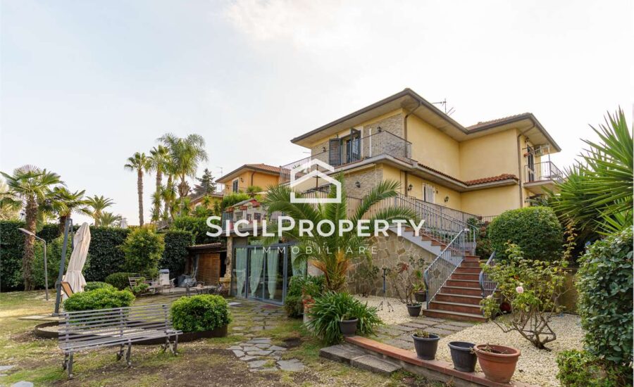 Trecastagni unica villa singola plurifamiliare