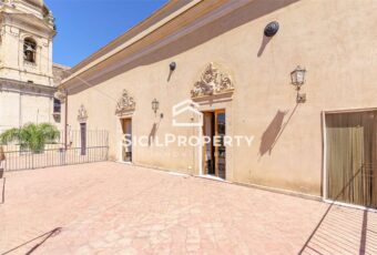 Militello Val di Catania Appartamento con terrazzo Palazzo Liggieri