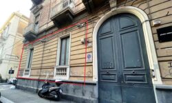 Catania Via Umberto Bottega Ufficio piano rialzato