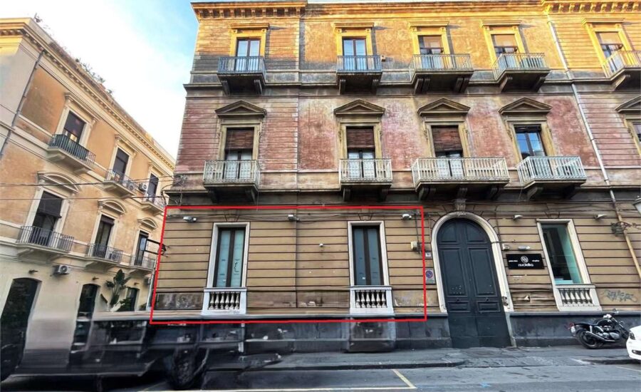 Catania Via Umberto Bottega Ufficio piano rialzato