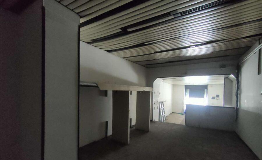 Catania via Garibaldi Locale Commerciale 91 mq