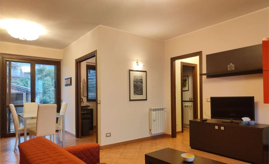 Aci Trezza 3 vani arredato con garage