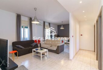 Catania Rapisardi ampio trivani ristrutturato piano attico