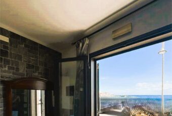 Capomulini, Via Garitta, Bilocale arredato mq.40 sul mare