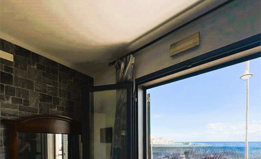 Capomulini, Via Garitta, Bilocale arredato mq.40 sul mare